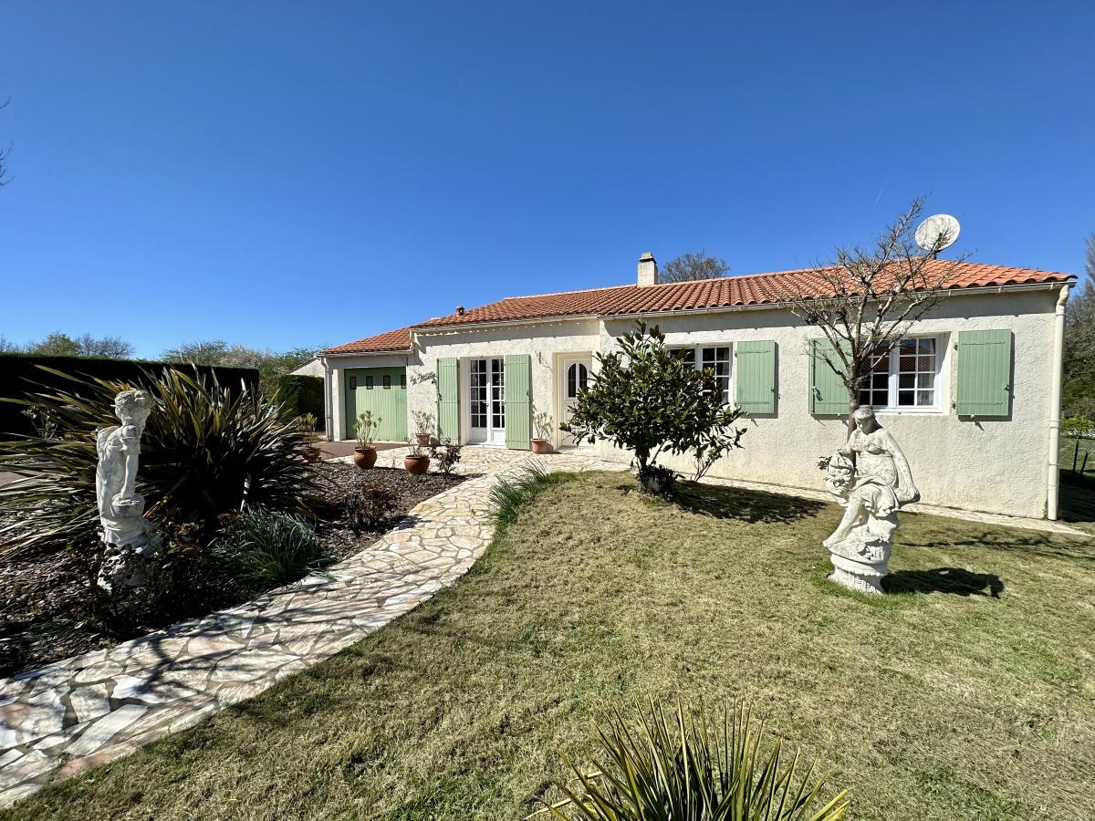 Maison à Saint-Avaugourd-des-Landes