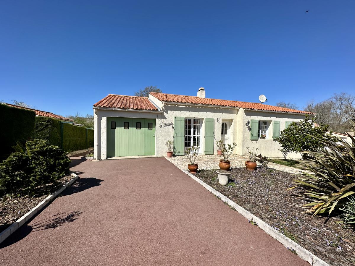 Maison à Saint-Avaugourd-des-Landes